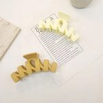 Fashion Korean Girls Plastic Wave Large Claw Clips  for Thick Hair Factory Wholesale Candy Color  Hair Claw Clip for Women - Image 3